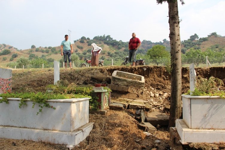 Aydın’ı sağanak vurdu! Mezarları söküp götürdü
