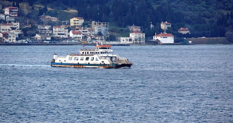 Bozcaada’ya tüm feribot seferleri iptal edildi