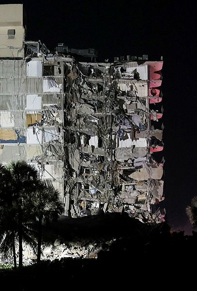 ABD’de 12 katlı binanın çöktüğü anlar saniye saniye kaydedildi