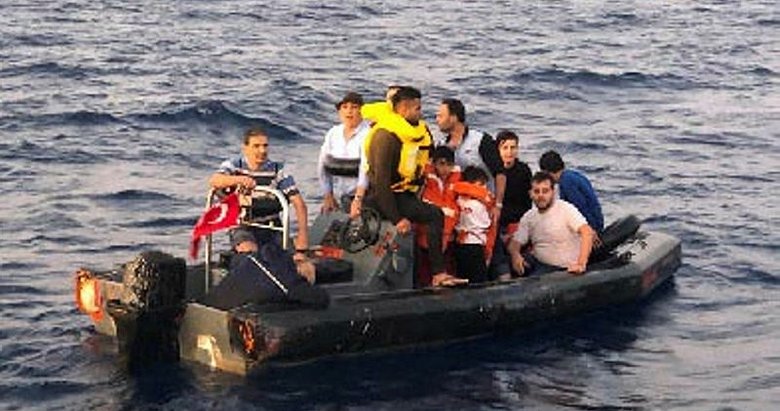 İzmir Çeşme’de 79 kaçak göçmen yakalandı
