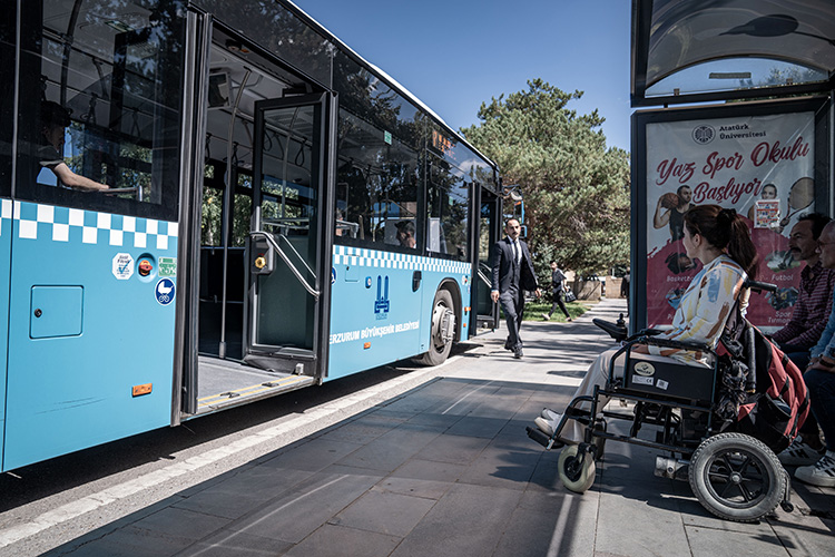 resmi-gazetede-yayimlandi-engelli-ve-yaslilar-icin-ucretsiz-ulasim-destegi-1771054102014.png