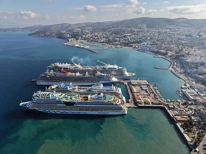 Kuşadası’na turist akını! 11 bin 811 kişi geldi