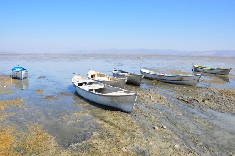 Marmara Gölü’nde su 500 metre çekildi, derinlik 1 metreye düştü