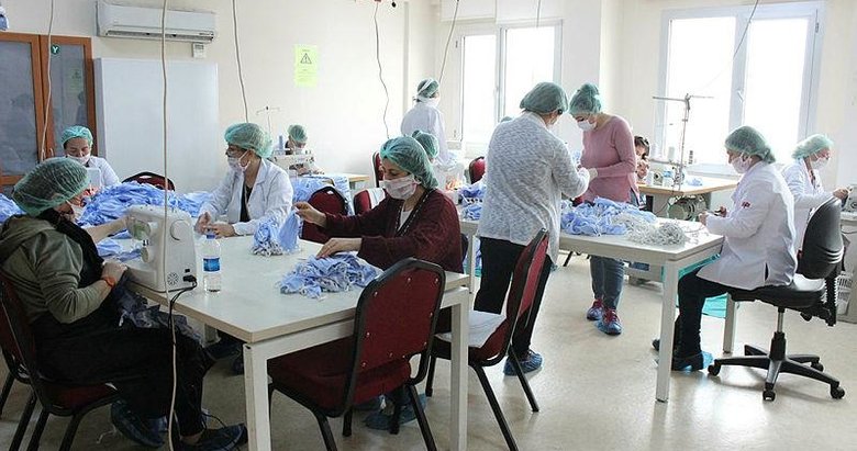 İzmir’de usta öğreticiler, sağlık çalışanları için maske üretiyor