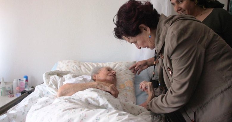 Fatma Girik’in annesi hayatını kaybetti