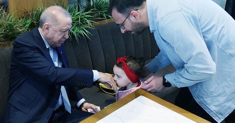 Başkan Erdoğan’dan sürpriz ziyaret! Kafede vatandaşlarla sohbet etti