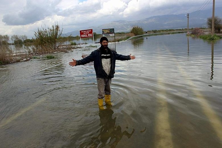 Menderes Nehri’nde tehlike çanları