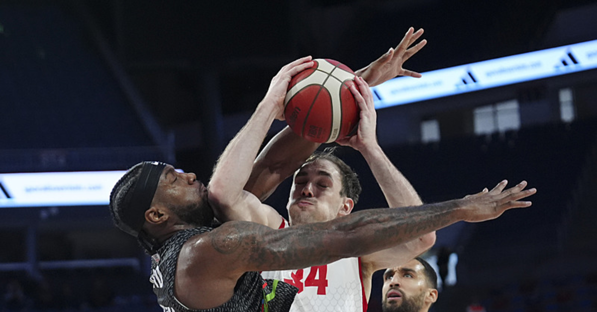 Petkim’in 100’ü asıldı