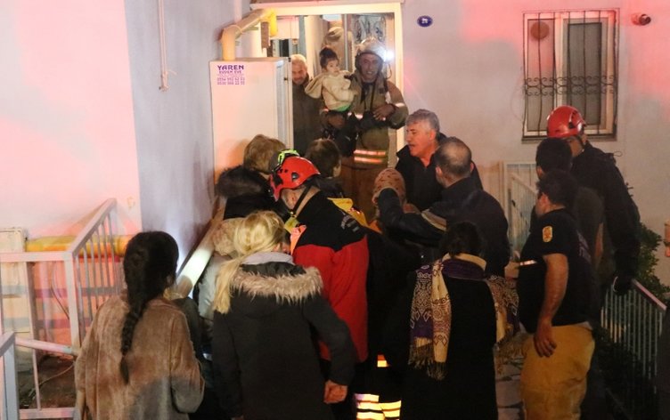 İzmir’de hareketli gece! 11 katlı bina boşaltıldı
