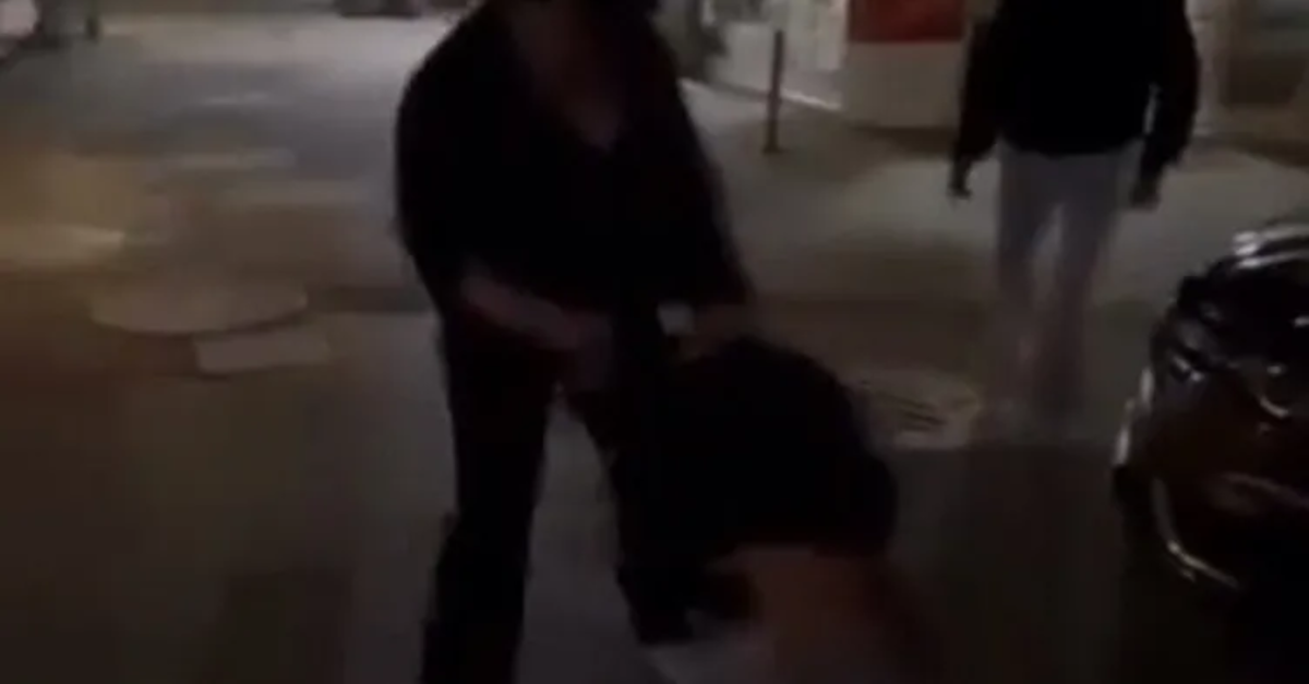 Bursa'da skandal görüntü! Önce anlaşamadılar sonra birbirine girdiler