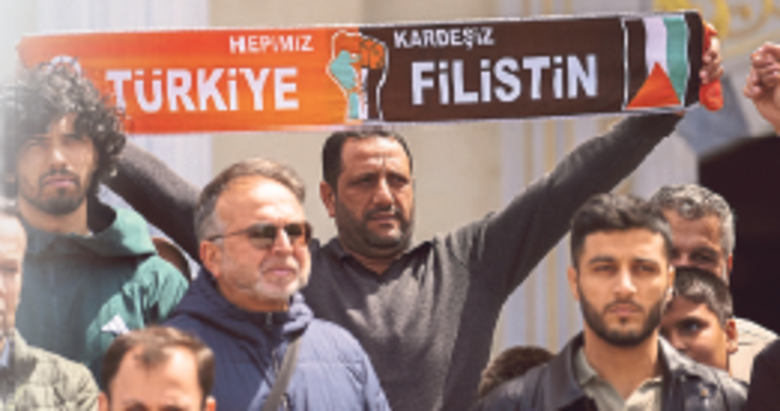 Saldırı İzmir’de de protesto edildi
