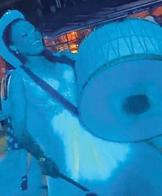 Afrikalı gelinden davul şov