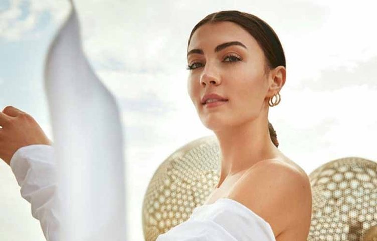 Burcu Özberk üniversiteden mezun oldu