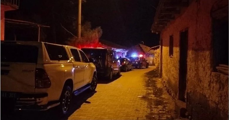 Darbettiği babasını kafasına taşla vurarak öldürdü