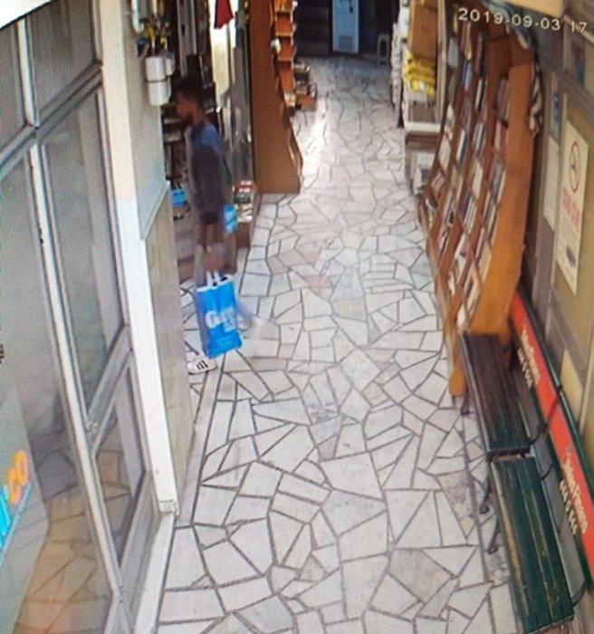 Denizli’de şok eden olay! Camiye giren şahıs çıkışta laptop çaldı
