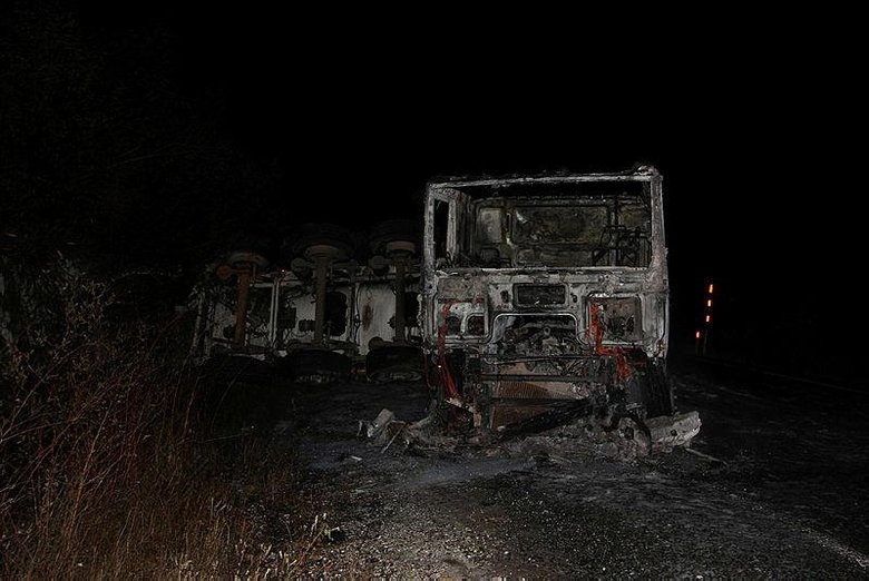 Asit yüklü tanker yandı! Müdahale edenler astım krizi geçirdi