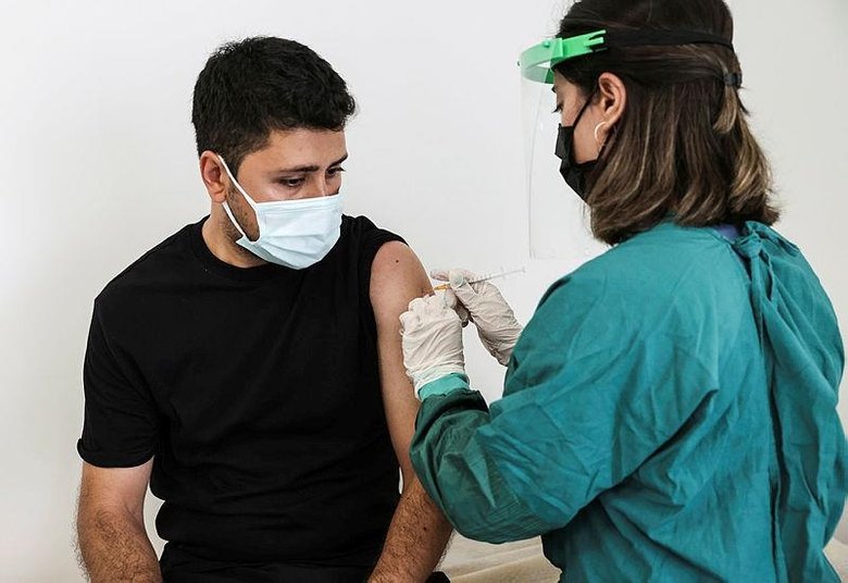 Üçüncü doz aşı gerekli mi? Türkiye’de uygulanacak mı? Bilim Kurulu üyesi açıkladı