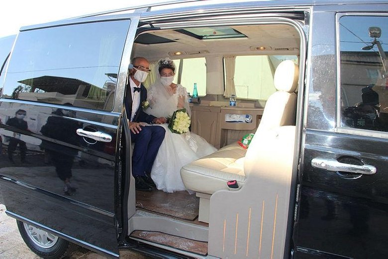 Depremzede çiftin mutlu günü! Çadır kentte dünyaevine girdiler