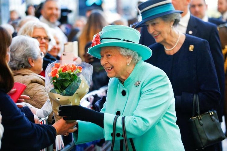 Koca ülkeyi 70 yıldır yöneten Kraliçe Elizabeth kendisinden sonra tahta geçecek ismi açıkladı