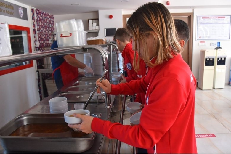 Altınordulu miniklere Çanakkale menüsü dağıtıldı