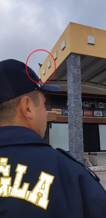 Muğla’da intihar! AVM terasından atladı branda üzerine düşünce...