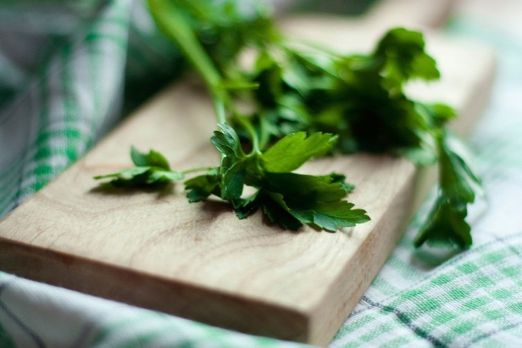 Maydanoz sapının faydalarına inanamayacaksınız!