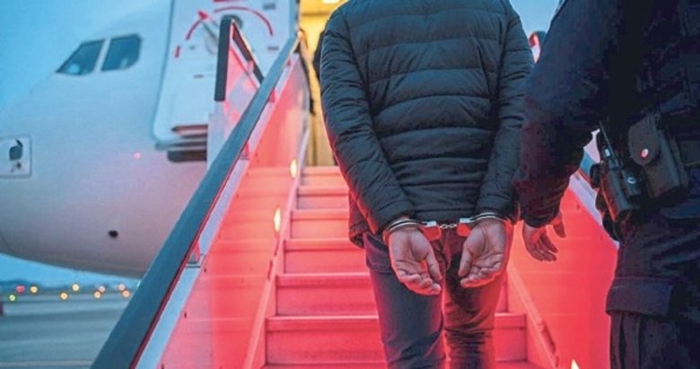 Kırmızı bültenle aranan suçlular Türkiye’ye getirildi