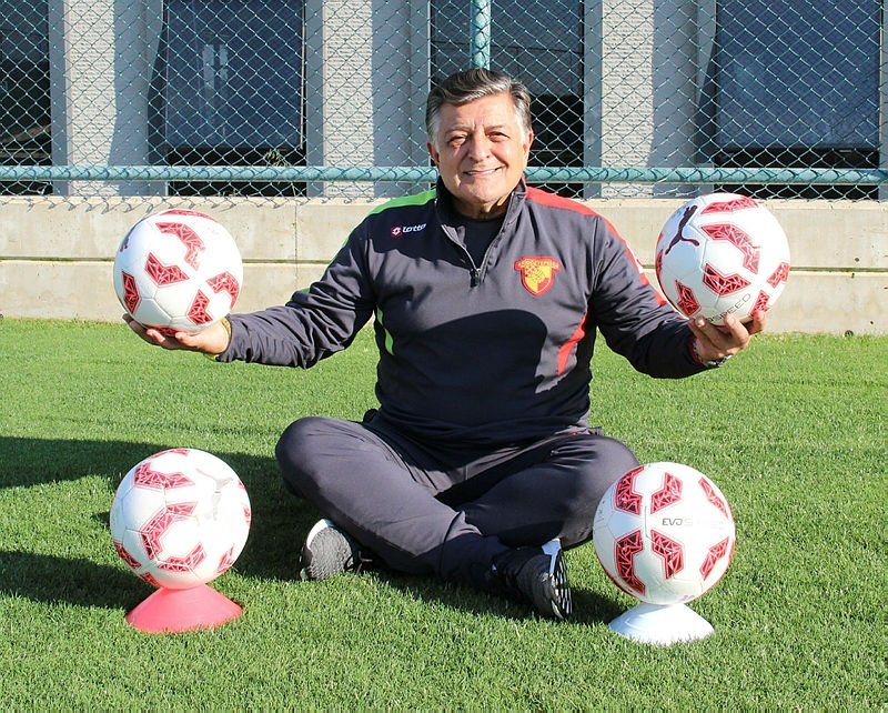 Teknik Direktör Yılmaz Vural futbolun gündemini Yeni Asır’a değerlendirdi: En az çeyrek final