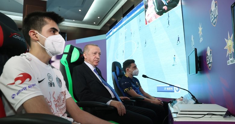 Başkan Erdoğan e-Spor turnuvasının final maçını izledi