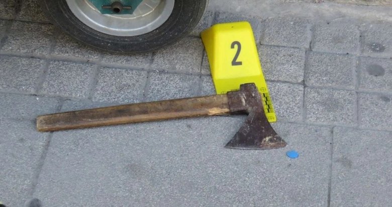 İzmir’de polise baltayla saldıran kişi etkisiz hale getirildi