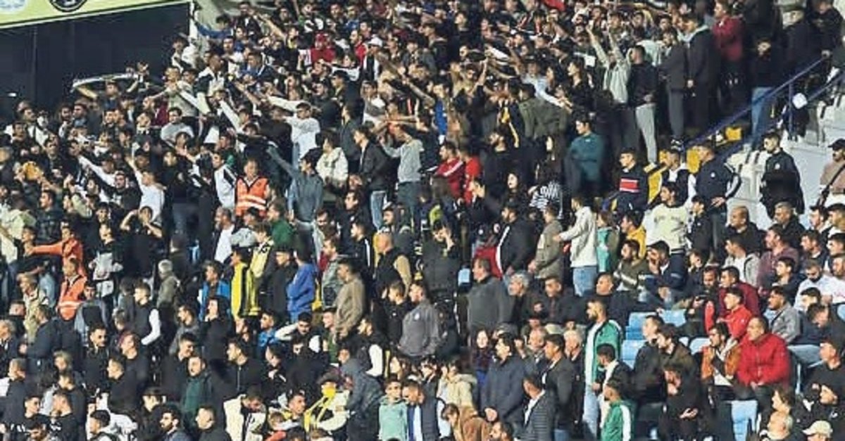 Menemen taraftarı yönetime çağrı yaptı