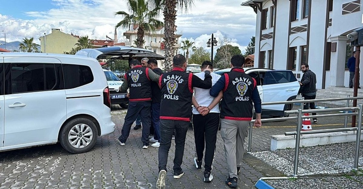 SON DAKİKA: Muğla Fethiye'de 2 villaya uyuşturucu baskını!