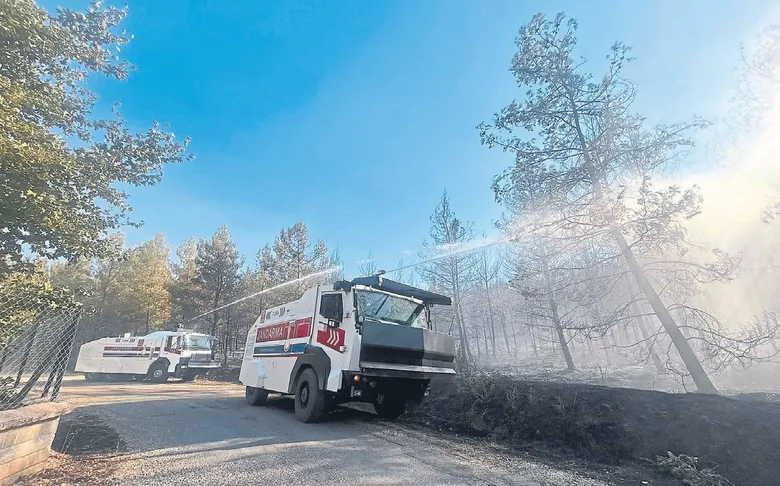 kahramanlar-alevlere-karsi-1785528480304.jpeg