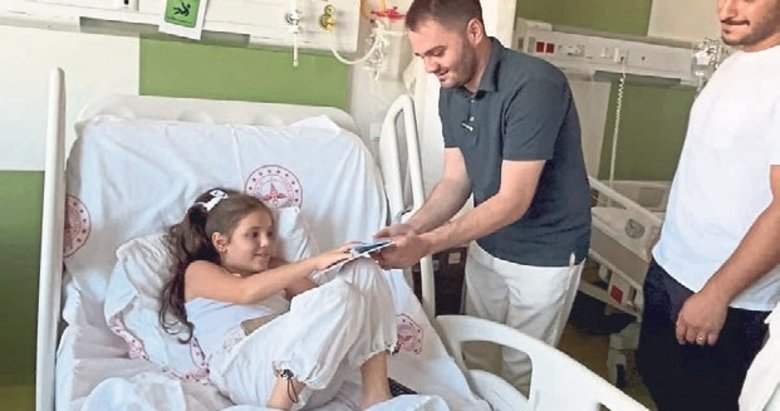 AK Partili gençlerden miniklere moral ziyareti