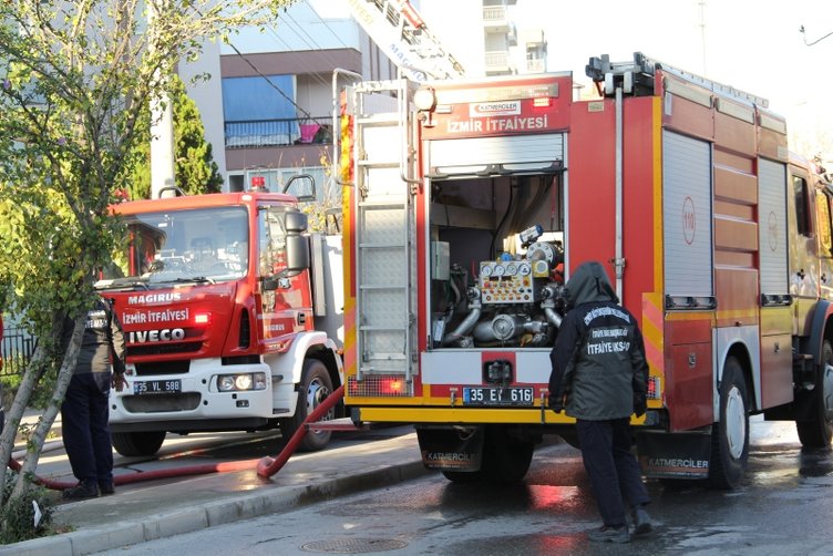 İzmir Gaziemir’de korkutan çatı yangını