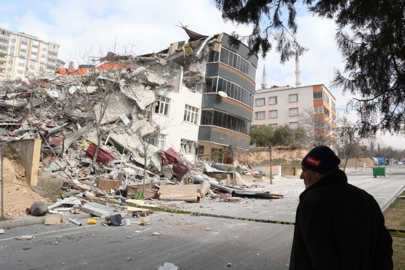 Depremin merkezi Kahramanmaraş’ta kontrollü yıkımlar başladı
