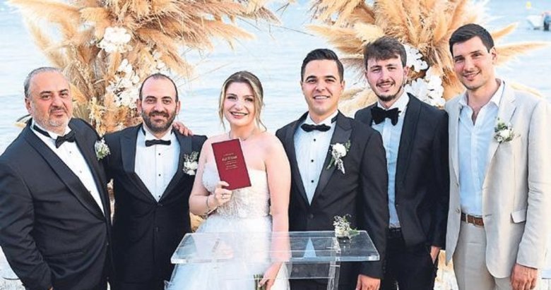 Çeşme’de düğün Bali’de balayı