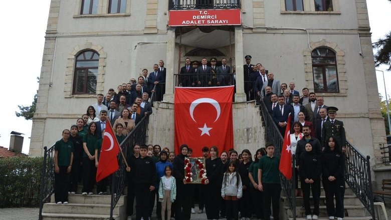 Cumhuriyeti 97 yıl sonra aynı kareyle kutladılar