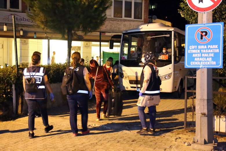 Muğla ve İzmir'de fuhuş operasyonu: 19 kişi yakalandı