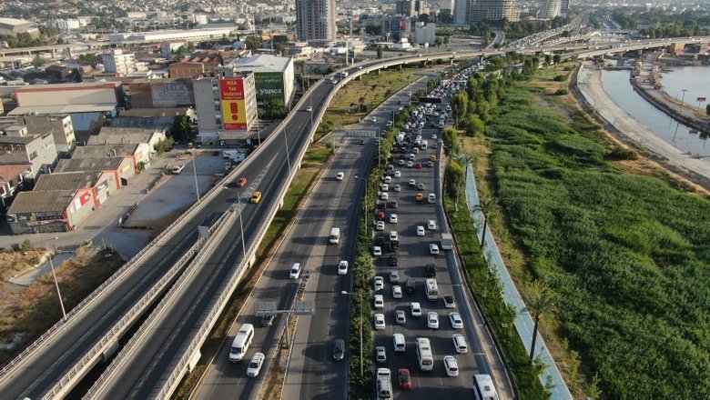 İzmir’in trafik çilesi! Vatandaştan belediyeye tepki