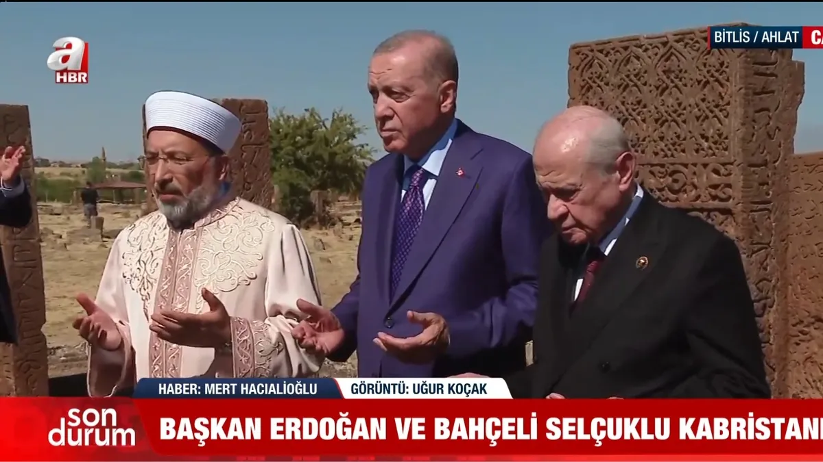 Başkan Erdoğan ve MHP lideri Bahçeli’den kabristan ziyareti
