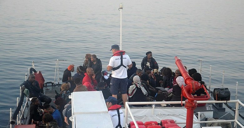 Balıkesir Ayvalık’ta 49 düzensiz göçmen yakalandı