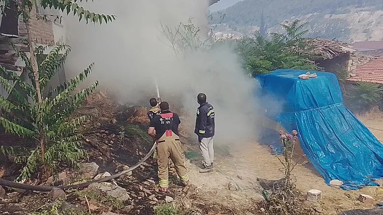 Manisa’da yangın büyüyor! Bir mahalle tahliye edildi