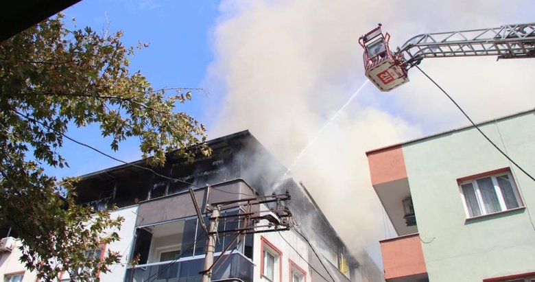 Çatı katında yangın bitti, komşu kavgası başladı