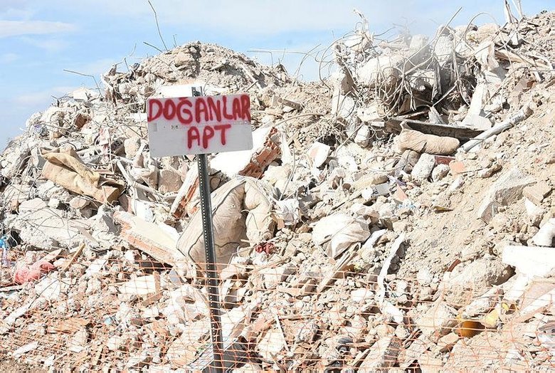 İzmir depreminde 15 kişinin öldüğü Doğanlar Apartmanı ile ilgili itiraf gibi ifade