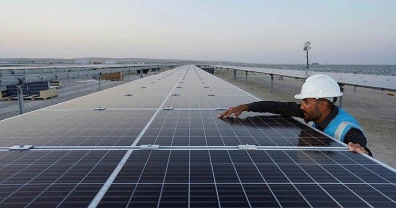 Çölde 12 kilometrelik güneş tarlası! Kalyon Karapınar Güneş Enerji Santrali Türkiye’ye enerji veriyor