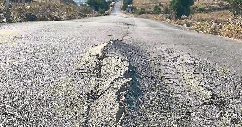 Çandarlı yolları golf sahasına döndü