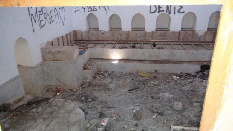 manisada-tepki-ceken-goruntu-tarihi-hamam-curumeye-terk-edildi-1780043733714.jpeg