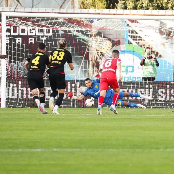 Göztepe’nin kalesi Lis ile güvende! Ligin en az gol yiyen kalecisi konumunda