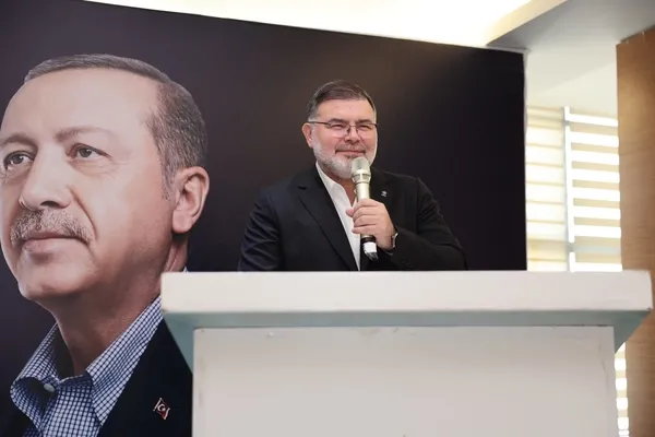 izmirde-vefa-toplantisi-ak-parti-izmir-il-baskani-bilal-saygili-izmire-ne-zaman-hizmet-edeceksiniz-1781187858871.png